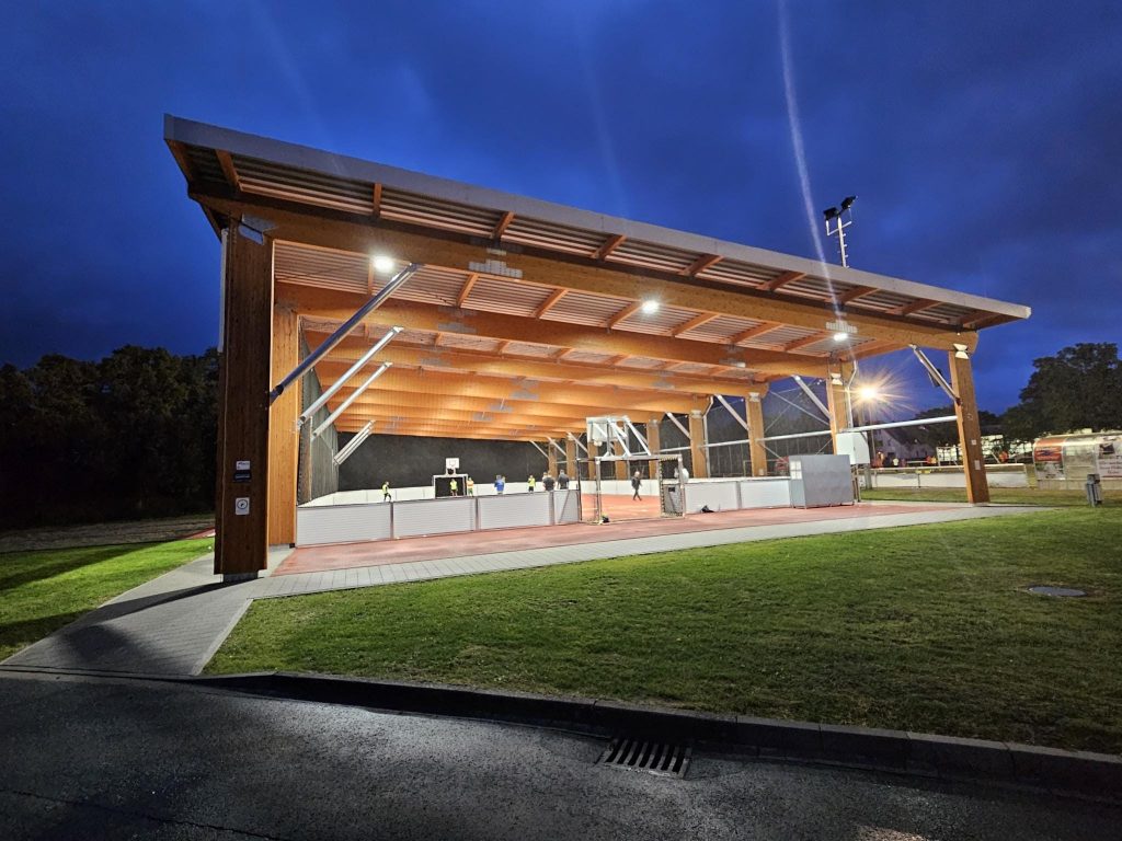 Freilufthalle im Lohrheide Stadion WELUMA 2K19 LED Tennishallenbeleuchtung