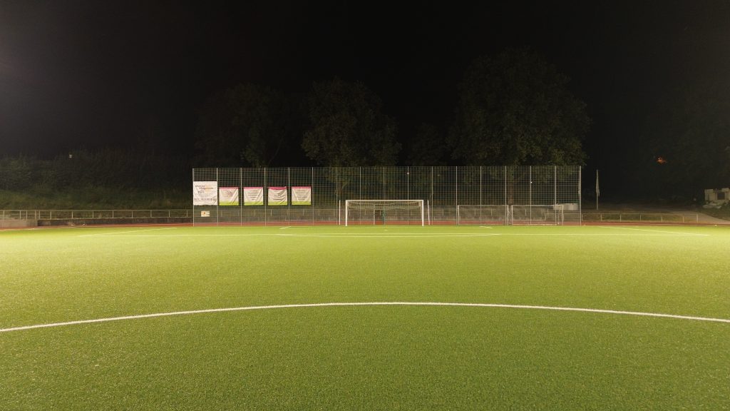 LED Fußballbeleuchtung WELUMA.JPG WELUMA 2K19 LED Tennishallenbeleuchtung